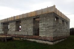 Процесс строительства монолитного дома из арболитовой смеси в селе Красноусольский